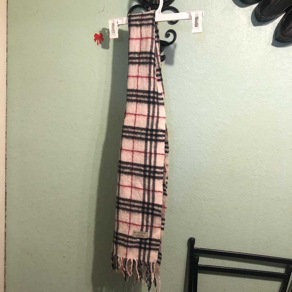 BURBERRY, London, England. Check, CASHMERE Scarf.168 X 30cm. - Picture 2 of 4